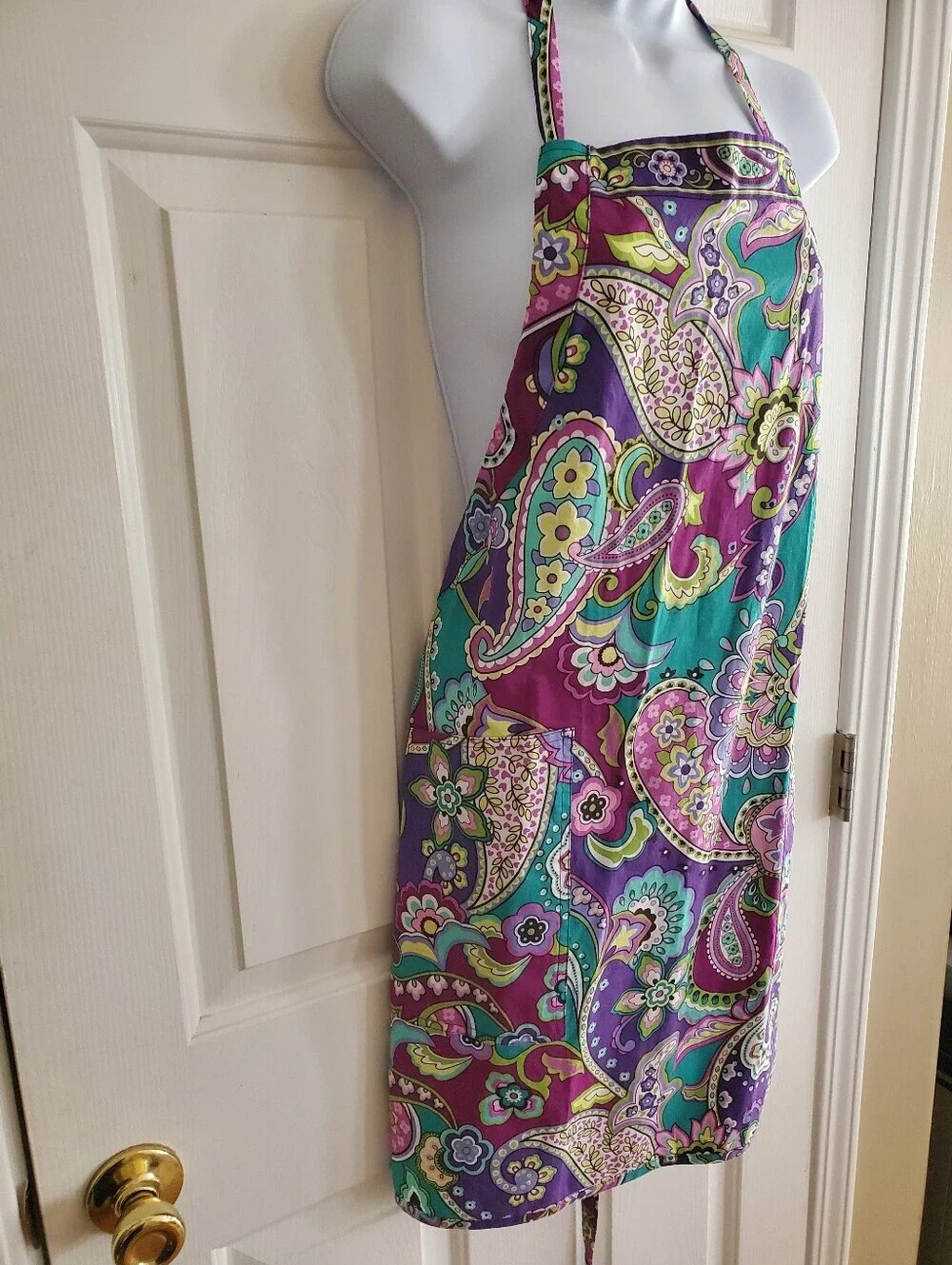 Vera Bradley cotton apron in the retired Heather paisley pattern